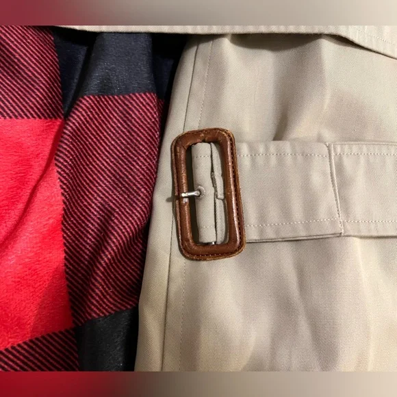 Burberry vintage trench coat- EUC!